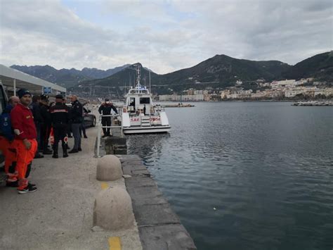 Rinvenuto Il Cadavere Di Un Enne Irpino Nelle Acque Del Porto