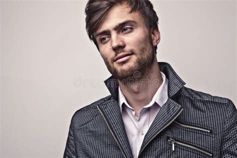 Hombre Joven Hermoso Foto De Archivo Imagen De Brunette