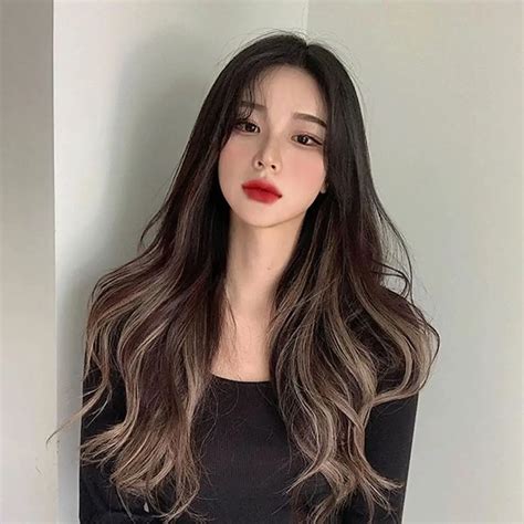 Giving Out Balayaj Hair Color Ideas💇🏻‍♀️🖤🩶🤍 Gallery Posted By Sale Here Lemon8