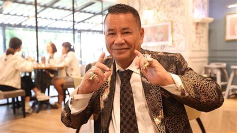 Hotman Paris Bocorkan Koleksi Cincin Berlian Miliknya Harganya Bikin