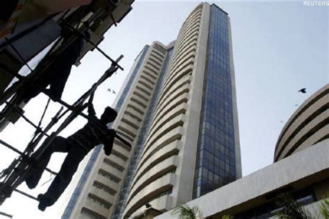 Market Opens Flat Ahead Of Rbi Policy News18