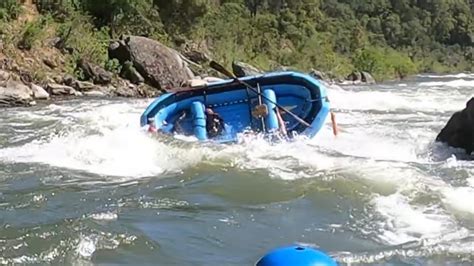 Raft Flips In Fowlers During High Flow South Fork American River May 27 2023 Youtube