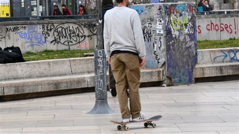 Grenoble un skateur gravement blessé à la tête après un accident avec