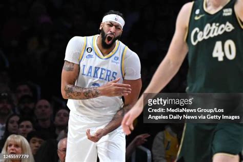 Anthony Davis Reacts Photos And Premium High Res Pictures Getty Images