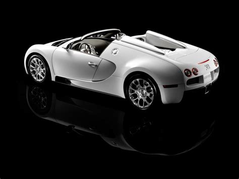 White Bugatti Veyron Wallpaper