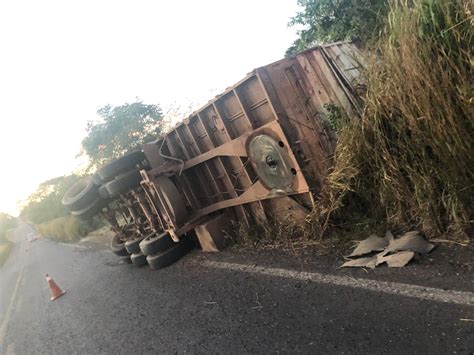 Carreta Carregada De Soja Tomba Na Mt 320 Notícia Exata