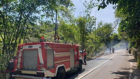 Padamkan Kebakaran Lahan Di Sitaro Sulwesi Utara Pemkab Kerahkan Dua