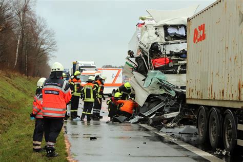 A1 Sperrung Stuckenborstel aufgehoben Nach Lastwagen Unfällen gibt