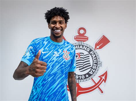 Hugo Souza é o novo goleiro do Corinthians