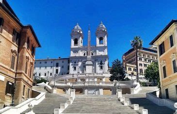 Basta bivacchi a Trinità dei Monti Un raggio di sole sulla scalinata