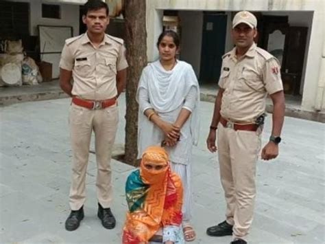 Blackmailed the businessman s son asked for five lakh rupees by making a nude scene हनटरप