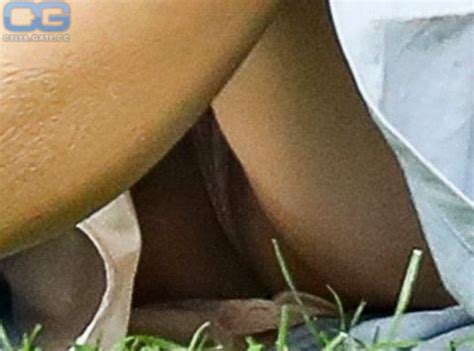 Maggie Gyllenhaal Nude Pictures Photos Playboy Naked Topless Fappening