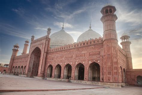 Badshahi Mosque Lahore The Badshahi Mosque Was Built At T Flickr