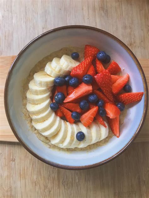 Healthy Porridge Breakfast with Banana and Berries