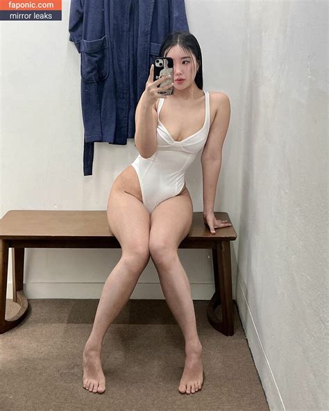 seulfit aka 이슬 Nude Leaks Faponic