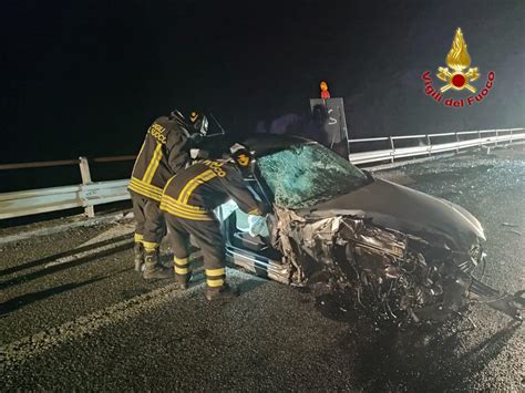 Incidente Sulla A20 La Scorsa Notte Tre Macchine Coinvolte Un Ferito