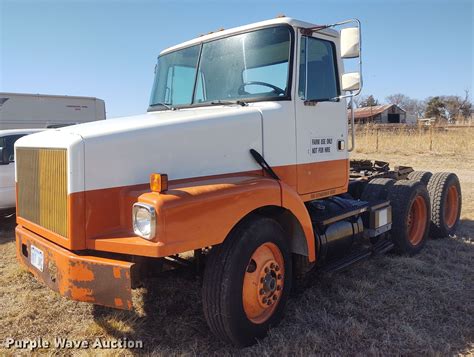 White Gmc Wg Semi Truck In Council Grove Ks Item Fy Sold