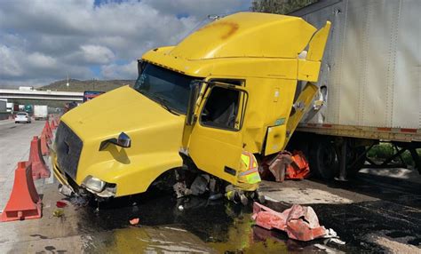 Tráiler Se Queda Sin Frenos Y Provoca Carambola En La México Querétaro