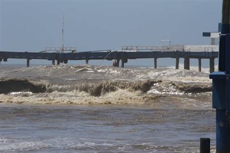 Marinha Alerta Para Possibilidade De Ondas De Até 45 Metros E Vento