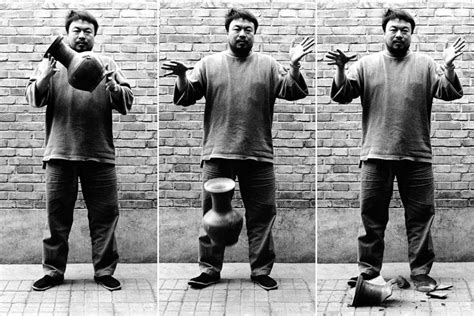 Ai Weiwei - Dropping a Han Dynasty Urn (1995) : museum