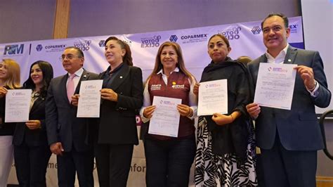 Juanita Carrillo Luna firma el Acuerdo por un México con Desarrollo