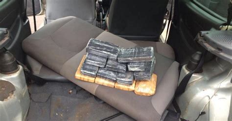 G1 Polícia apreende 13 kg de cocaína escondidos em lataria de carro