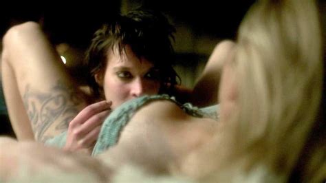 Katheryn Winnick Lesbian Sex in Vikings on ScandalPlanet çevrimiçi