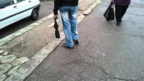 Man with short right leg 2 - YouTube