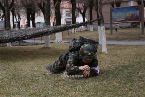 时刻准备救护战友！国际护士节致敬军中“白衣天使”新浪图片