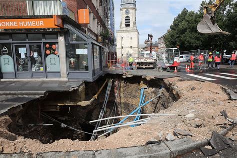 Sinkhole Opens In France Picture Incredible Sinkholes Around The