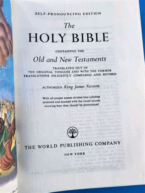 Holy Bible Red Letter Edition Kjv World Publishing Co Self Pronouncing