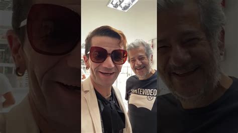 André Almeida homenageando o amigo Johnny Ayres na fábrica da Pitú em