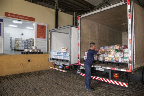 Curitiba Envia Caminh O Toneladas De Alimentos Para O Rio Grande