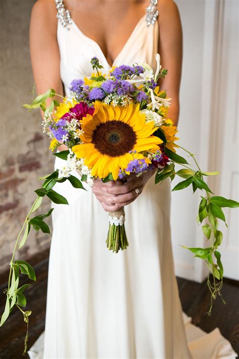 Sunflower Cascading Bouquet Nashville Sunflower Romance At The Cordelle Brid Bridal