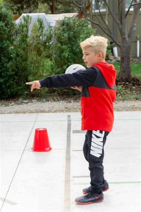 10 Fun Ball Games to Get Kids Moving - Play Party Plan