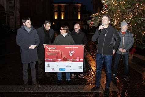 Installazioni E Luci Sull Albero Al Via Il Natale Di Cremona Cremonaoggi