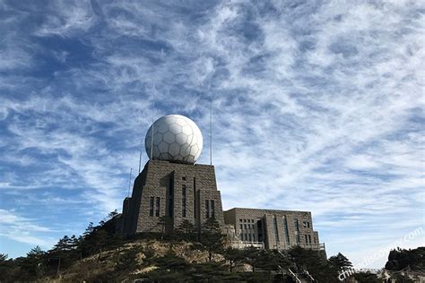 Watch Huangshan Sunrise While Hiking The Yellow Mounatin