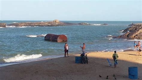 Objeto Que Assustou Moradores Da Praia Da Costa Retirado Do Mar