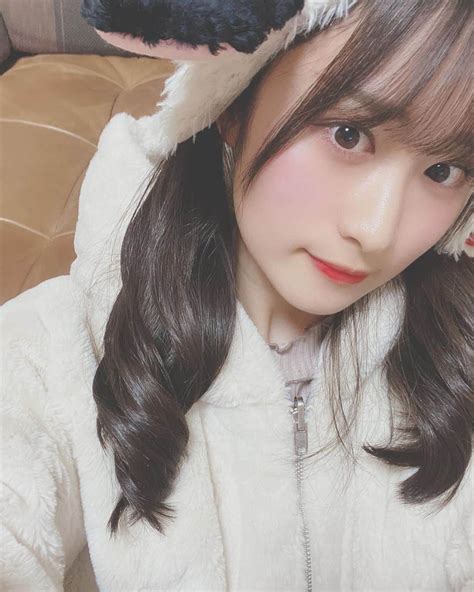 田中伊桜莉さんのインスタグラム写真 田中伊桜莉instagram「 こたつから離れられない毎日です 帰宅して、こたつをつけ部屋着に