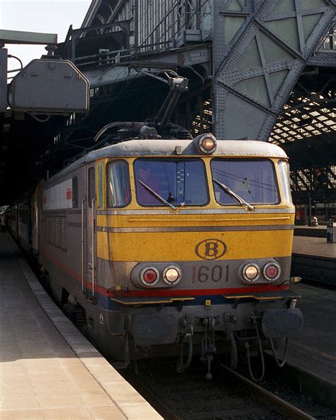 K Ln Hbf Sncb Quad Voltage Loco Stands At K Ln H