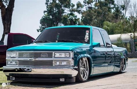 Pin By Rafael Buelna On Suburbans N Trucks Classic Cars Trucks Chevy Custom Chevy Trucks