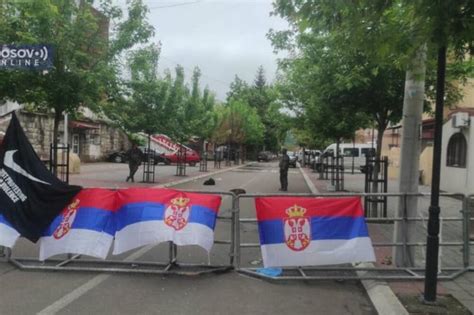 Dan Mirnog Protesta Srba Iz Zve Ana I Severne Mitrovice Okupljeni