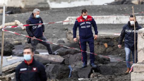 Torre Del Greco Gettato In Mare E Ucciso A 2 Anni La Madre Arrestata