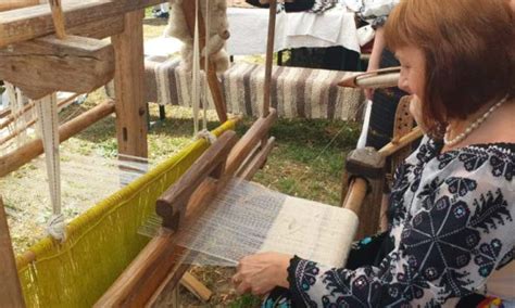 Foto N Jude Ul Alba Se Deschide Singura Fabric Din Ar Pentru