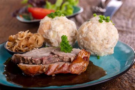 Krustenbraten Beilagen Das passt inkl Getränke Sauce foodwissen de