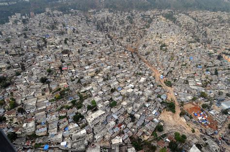 Port Au Prince, Haiti, before the earthquake [2784×1848] : slumporn