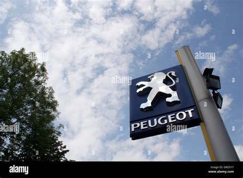 Peugeot Emblem Hi Res Stock Photography And Images Alamy