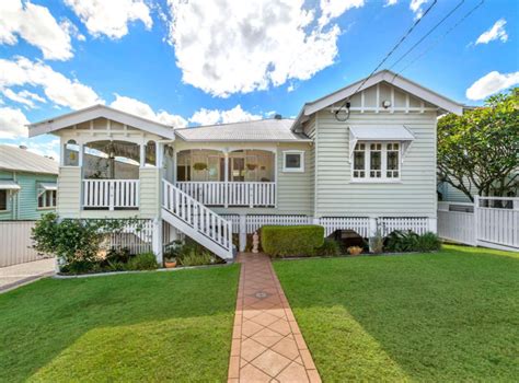 Queenslander House Lazy Lunches Shady Verandahs Life In A Queenslander Home Its The