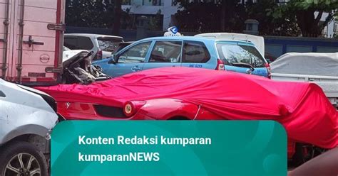 Sosok Pengemudi Ferrari Yang Tabrak 5 Kendaraan Di Bundaran Senayan