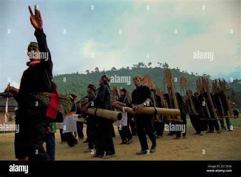 Wandering Traditional Sundanese Music And Dance Performance During
